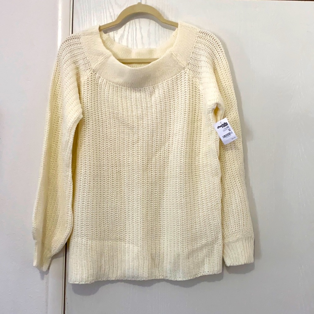BRAND NEW COZY KNIT SWEATER